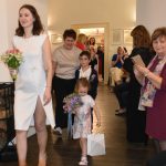 Jarní módní přehlídka v milevské klášterní kavárně nabídla kolekci plnou pastelů a „máslovky“