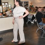 Jarní módní přehlídka v milevské klášterní kavárně nabídla kolekci plnou pastelů a „máslovky“