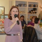 Jarní módní přehlídka v milevské klášterní kavárně nabídla kolekci plnou pastelů a „máslovky“