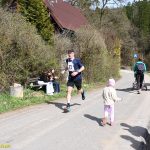 VIDEO: Závody na Harrachovce přilákaly více než dvě stovky běžců