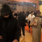 Video: Rockový mazec, rudý koberec a hasiči v róbách. Klisinečtí předvedli v Hrazánkách divokou módní přehlídku