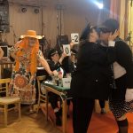 Video: Rockový mazec, rudý koberec a hasiči v róbách. Klisinečtí předvedli v Hrazánkách divokou módní přehlídku