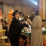 Video: Rockový mazec, rudý koberec a hasiči v róbách. Klisinečtí předvedli v Hrazánkách divokou módní přehlídku