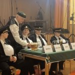 Video: Rockový mazec, rudý koberec a hasiči v róbách. Klisinečtí předvedli v Hrazánkách divokou módní přehlídku