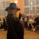 Video: Rockový mazec, rudý koberec a hasiči v róbách. Klisinečtí předvedli v Hrazánkách divokou módní přehlídku