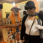 Video: Rockový mazec, rudý koberec a hasiči v róbách. Klisinečtí předvedli v Hrazánkách divokou módní přehlídku