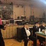 Video: Rockový mazec, rudý koberec a hasiči v róbách. Klisinečtí předvedli v Hrazánkách divokou módní přehlídku