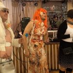 Video: Rockový mazec, rudý koberec a hasiči v róbách. Klisinečtí předvedli v Hrazánkách divokou módní přehlídku