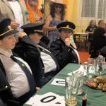 Video: Rockový mazec, rudý koberec a hasiči v róbách. Klisinečtí předvedli v Hrazánkách divokou módní přehlídku