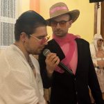 Video: Rockový mazec, rudý koberec a hasiči v róbách. Klisinečtí předvedli v Hrazánkách divokou módní přehlídku