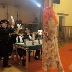 Video: Rockový mazec, rudý koberec a hasiči v róbách. Klisinečtí předvedli v Hrazánkách divokou módní přehlídku