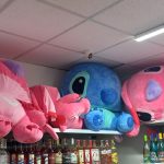 Obchodníci na jihu Čech prodávali padělky sluchátek a dětských hraček