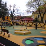 V říši obrů. Nové hřiště v Plané nad Lužnicí otestovaly desítky dětí hned první den