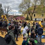 V říši obrů. Nové hřiště v Plané nad Lužnicí otestovaly desítky dětí hned první den