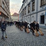 Masky, řinčení řetězů i Poslední večeře. Hrkání znovu oživilo Budějovice