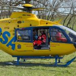 Vrtulník letěl pro dva lidi s infarktem. Nepodceňujte bolest na hrudi, vzkazují záchranáři