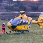 Vrtulník letěl pro dva lidi s infarktem. Nepodceňujte bolest na hrudi, vzkazují záchranáři