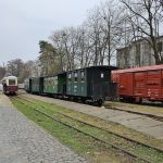 Všední den úzkokolejky. Testovali jsme jízdní řád i noc na nádraží