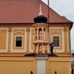 Tohle se vidí jednou za život, říkali lidé v Borovanech. Obří jeřáb zvedl jedenáctitunovou dřevěnou věž kostela