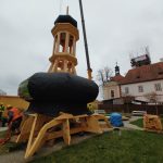 Tohle se vidí jednou za život, říkali lidé v Borovanech. Obří jeřáb zvedl jedenáctitunovou dřevěnou věž kostela