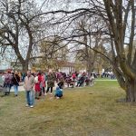 Tohle se vidí jednou za život, říkali lidé v Borovanech. Obří jeřáb zvedl jedenáctitunovou dřevěnou věž kostela