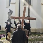 Řehtání, klapání, nebo hrkání? Zvyky a obřady se mění, tajemství zůstává