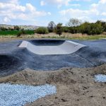 Na budějovickém Složišti je nový dětský pumptrack. Hotový byl dříve, než se plánovalo