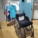 Tma, ticho a nejistota. Nová výstava v Jihočeském muzeu vtáhne návštěvníky do světa lidí s hendikepem