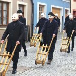 Řehtání, klapání, nebo hrkání? Zvyky a obřady se mění, tajemství zůstává