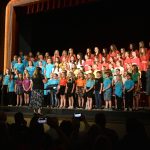 Milevské dětské sbory zazářily. Jarní koncert rozezpíval kulturní dům