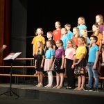 Milevské dětské sbory zazářily. Jarní koncert rozezpíval kulturní dům