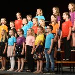 Milevské dětské sbory zazářily. Jarní koncert rozezpíval kulturní dům