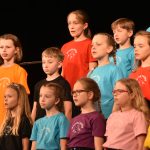 Milevské dětské sbory zazářily. Jarní koncert rozezpíval kulturní dům