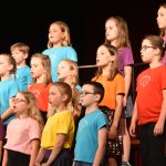 Milevské dětské sbory zazářily. Jarní koncert rozezpíval kulturní dům