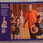 VIDEO: Sportovní hala nese jméno Miroslava Vondřičky. Na palubovce vzniklo obří srdce a zazněla jeho oblíbená píseň