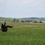 VIDEO: Na bývalém letišti Všechov u Tábora začaly tréninky paraglidingu