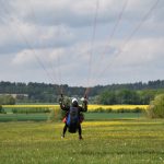 VIDEO: Na bývalém letišti Všechov u Tábora začaly tréninky paraglidingu