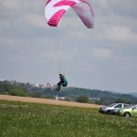 VIDEO: Na bývalém letišti Všechov u Tábora začaly tréninky paraglidingu