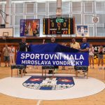 VIDEO: Sportovní hala nese jméno Miroslava Vondřičky. Na palubovce vzniklo obří srdce a zazněla jeho oblíbená píseň
