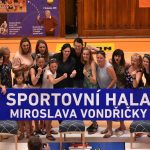 VIDEO: Sportovní hala nese jméno Miroslava Vondřičky. Na palubovce vzniklo obří srdce a zazněla jeho oblíbená píseň
