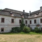 Nadějkovský zámek hostil židovské děti, Hitlerjugend a za komunismu vzkvétal. Dnes chátrá