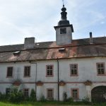 Nadějkovský zámek hostil židovské děti, Hitlerjugend a za komunismu vzkvétal. Dnes chátrá