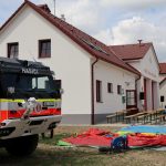 Nová zbrojnice jako dárek. Hasičské rodiny jsou duší Jarošova nad Nežárkou