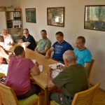 Osm obrů nad vesnicí? Bušanovice bojují proti větrným kolosům