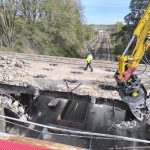 VIDEO: Silniční most přes železnici se poroučel. V Milevsku sloužil 73 let
