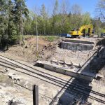 VIDEO: Silniční most přes železnici se poroučel. V Milevsku sloužil 73 let