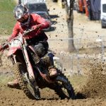 VIDEO: Druhý závod motokrosového MČR pořádal MS Kluky v Jiníně. Přijela i nová česká hvězda Julius Mikula