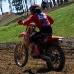 VIDEO: Druhý závod motokrosového MČR pořádal MS Kluky v Jiníně. Přijela i nová česká hvězda Julius Mikula