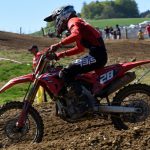 VIDEO: Druhý závod motokrosového MČR pořádal MS Kluky v Jiníně. Přijela i nová česká hvězda Julius Mikula