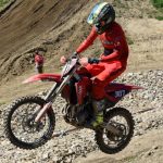 VIDEO: Druhý závod motokrosového MČR pořádal MS Kluky v Jiníně. Přijela i nová česká hvězda Julius Mikula